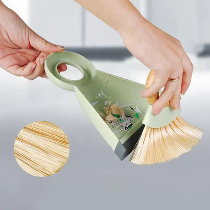 balayette et sa pelle tres pratique pour ramasser les poussière