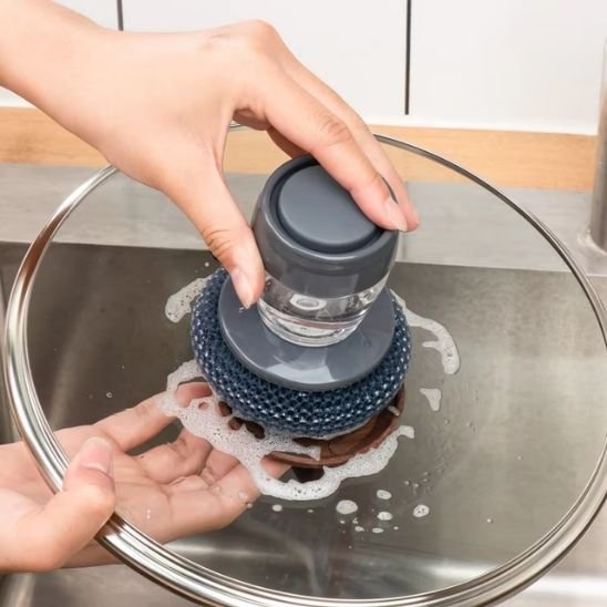 Brosse vaisselle avec son grattoir gris